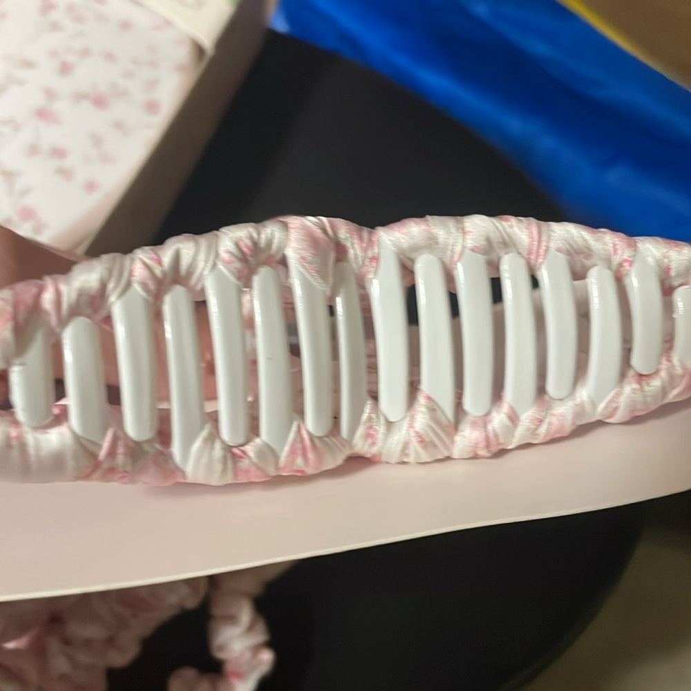 x LoveShackFancy Satin Hair Accessories Set - Pink 3 item bundle Price Firm - Picture 9 of 14